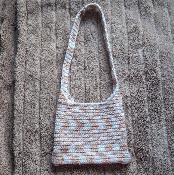 Handmade crochet wavy bag - Picture 1 of 5